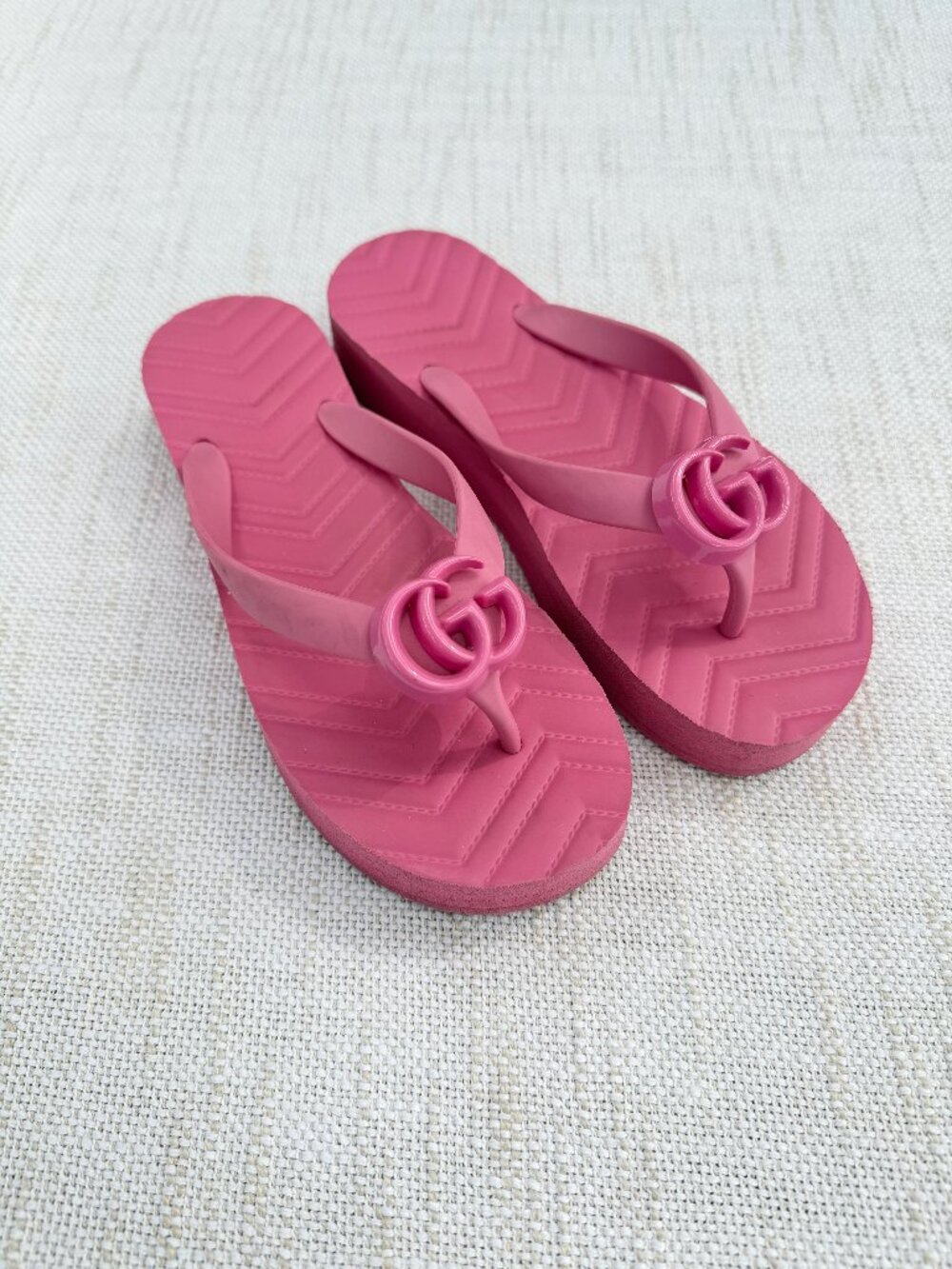 GUCCI Flip Flops Pink Rubber Women's Platform GG Marmont Chevron Size 5 EU 35